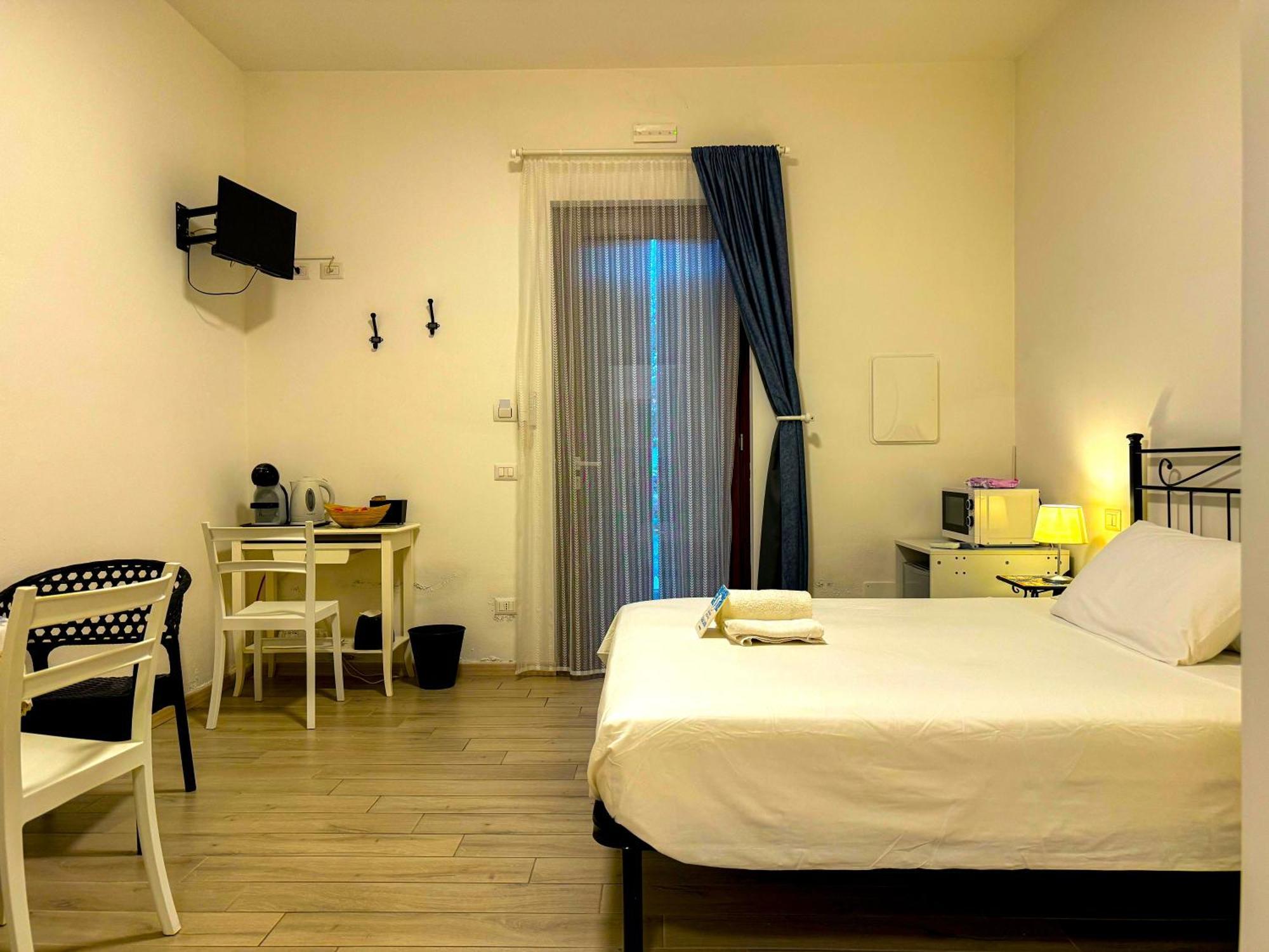Sg Rooms - Casa Laura Peschiera del Garda Exteriör bild