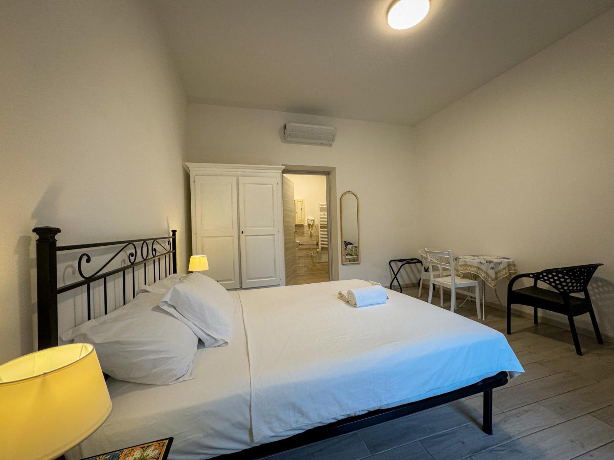 Sg Rooms - Casa Laura Peschiera del Garda Exteriör bild