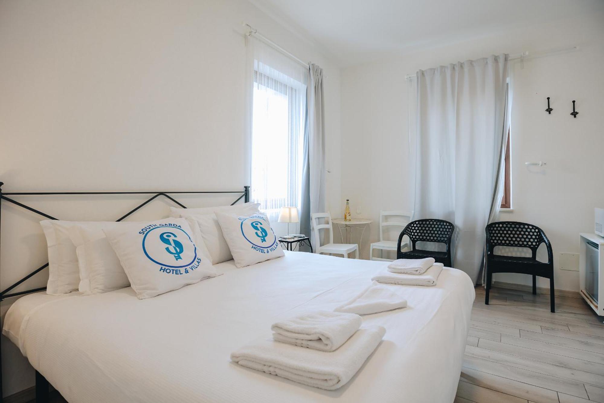 Sg Rooms - Casa Laura Peschiera del Garda Exteriör bild