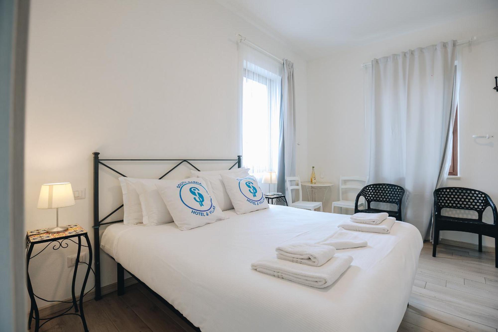 Sg Rooms - Casa Laura Peschiera del Garda Exteriör bild